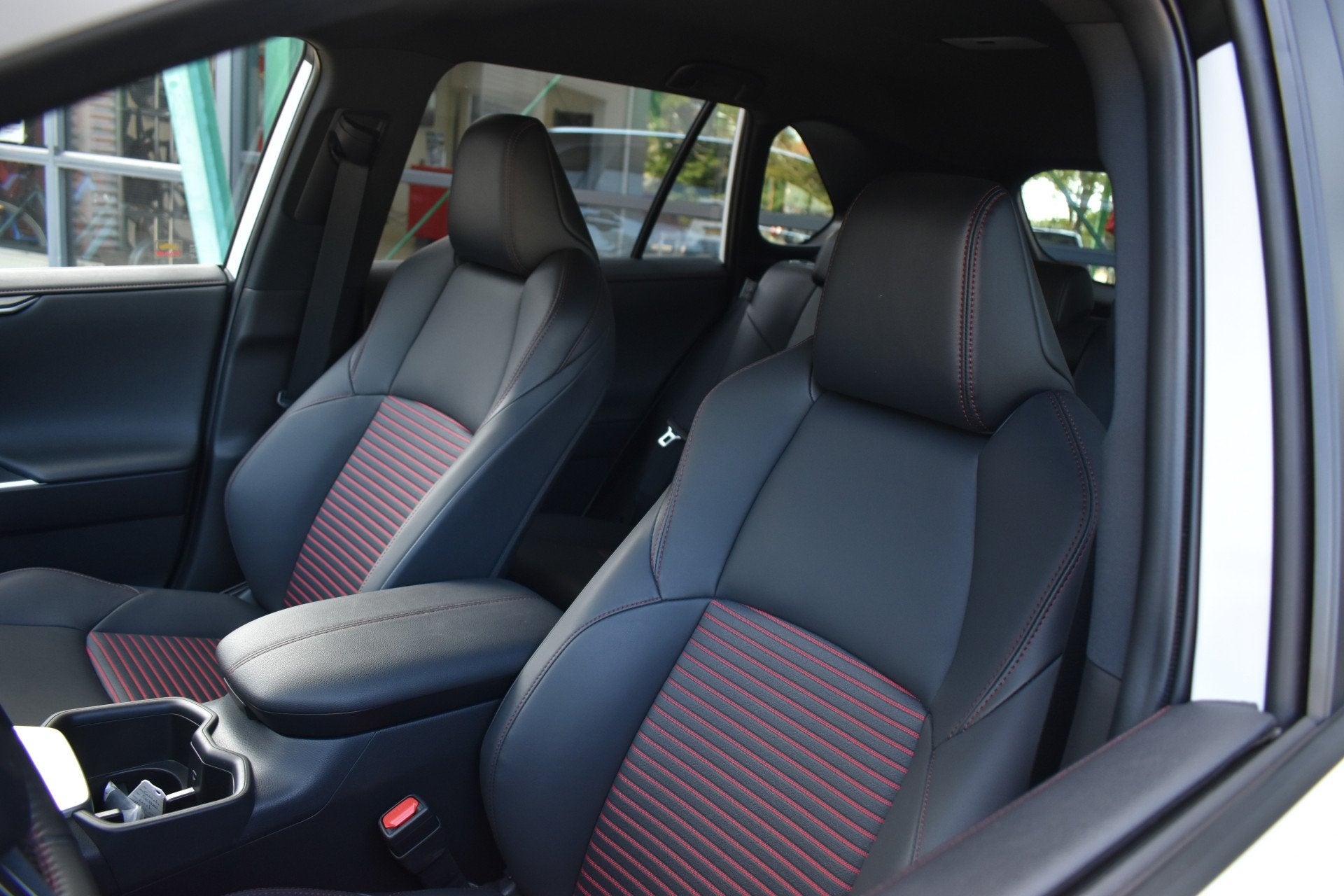 Toyota RAV4 (Suzuki) 2.5 Plug-in Hybrid AWD Style Limited Au, Zwart, 4 cilinders, Leder en Stof, Wit