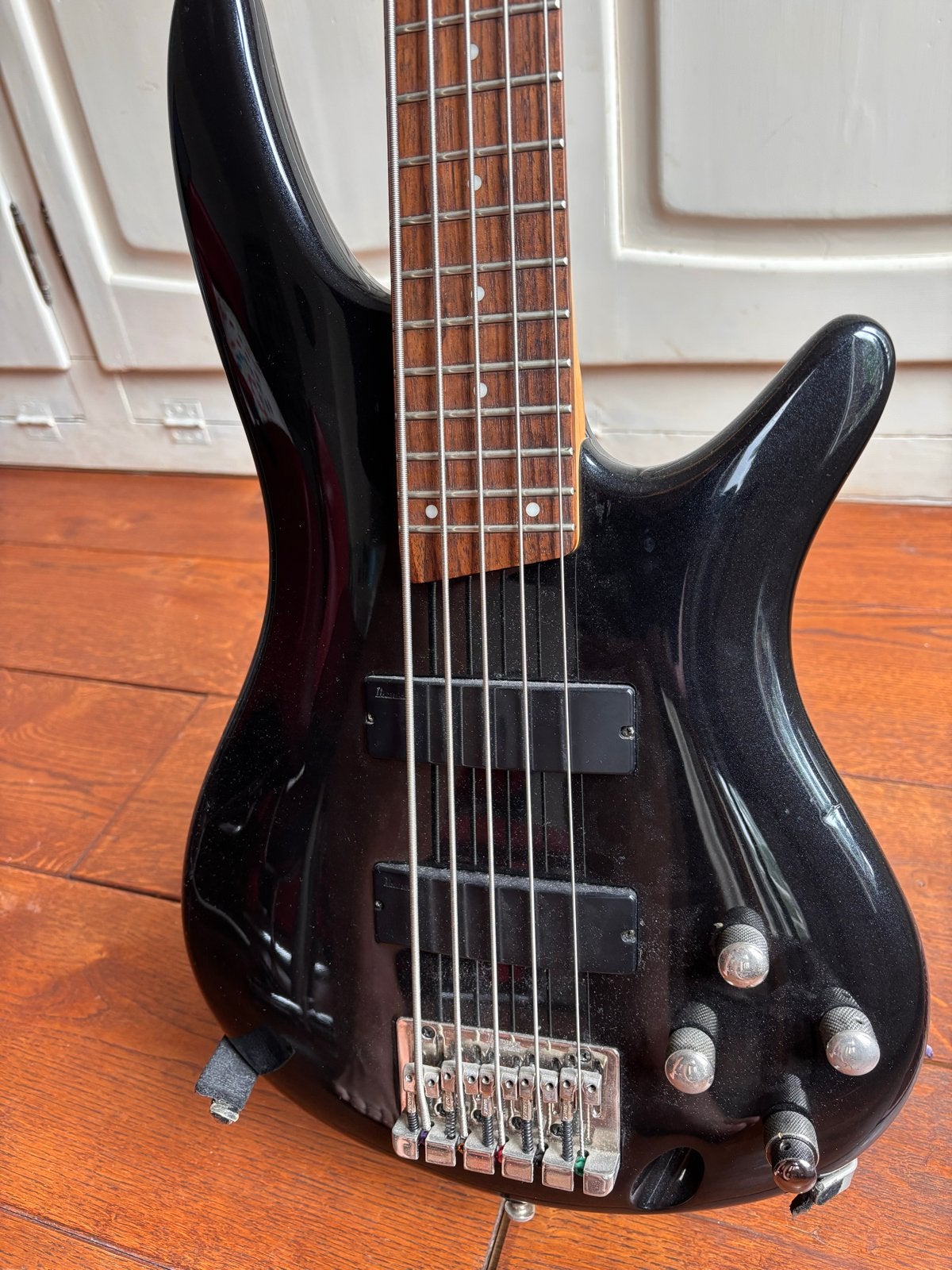 Ibanez Soundgear SR305 5-snarige basgitaar, Muziek en Instrumenten, Snaarinstrumenten | Gitaren | Bas, Ophalen, Gebruikt, Elektrisch