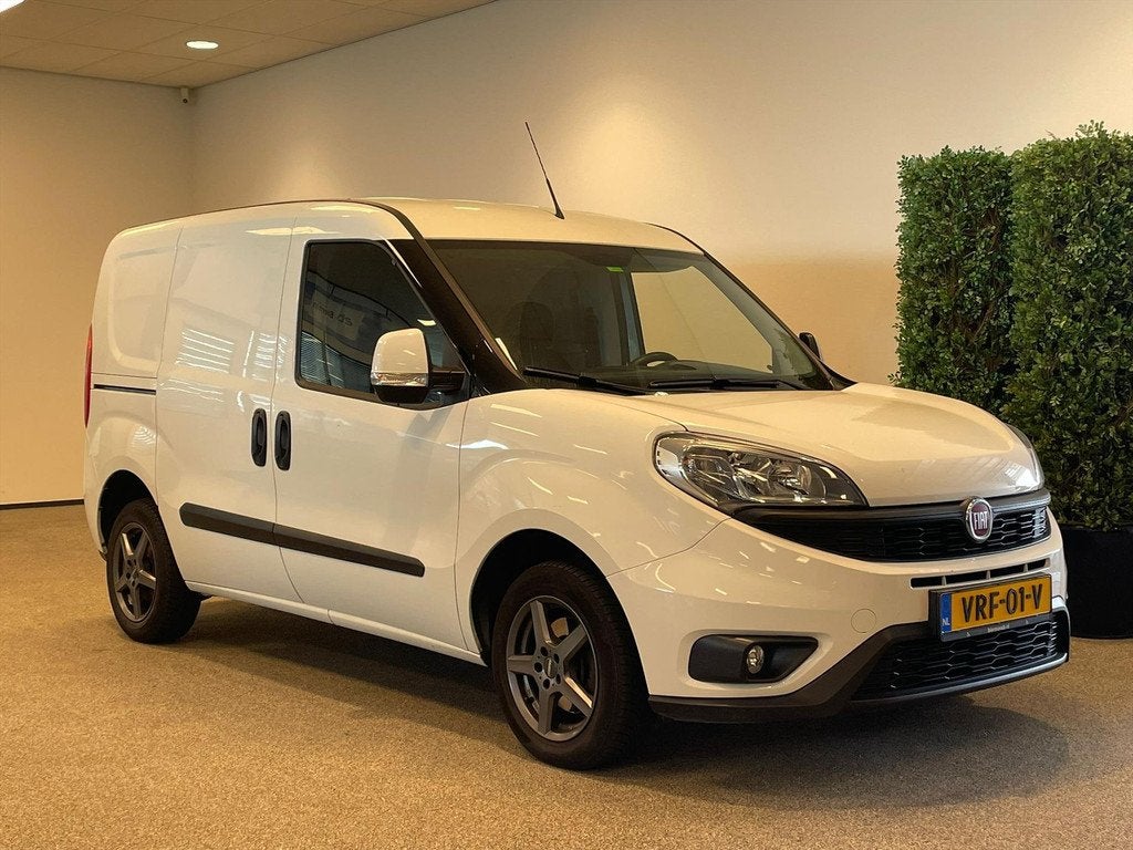 Fiat Doblo Scootmobiel vervoer (MARGE) incl. kofferbaklift o, Auto's, Fiat, 12 maanden, Stof, Gebruikt, Wit