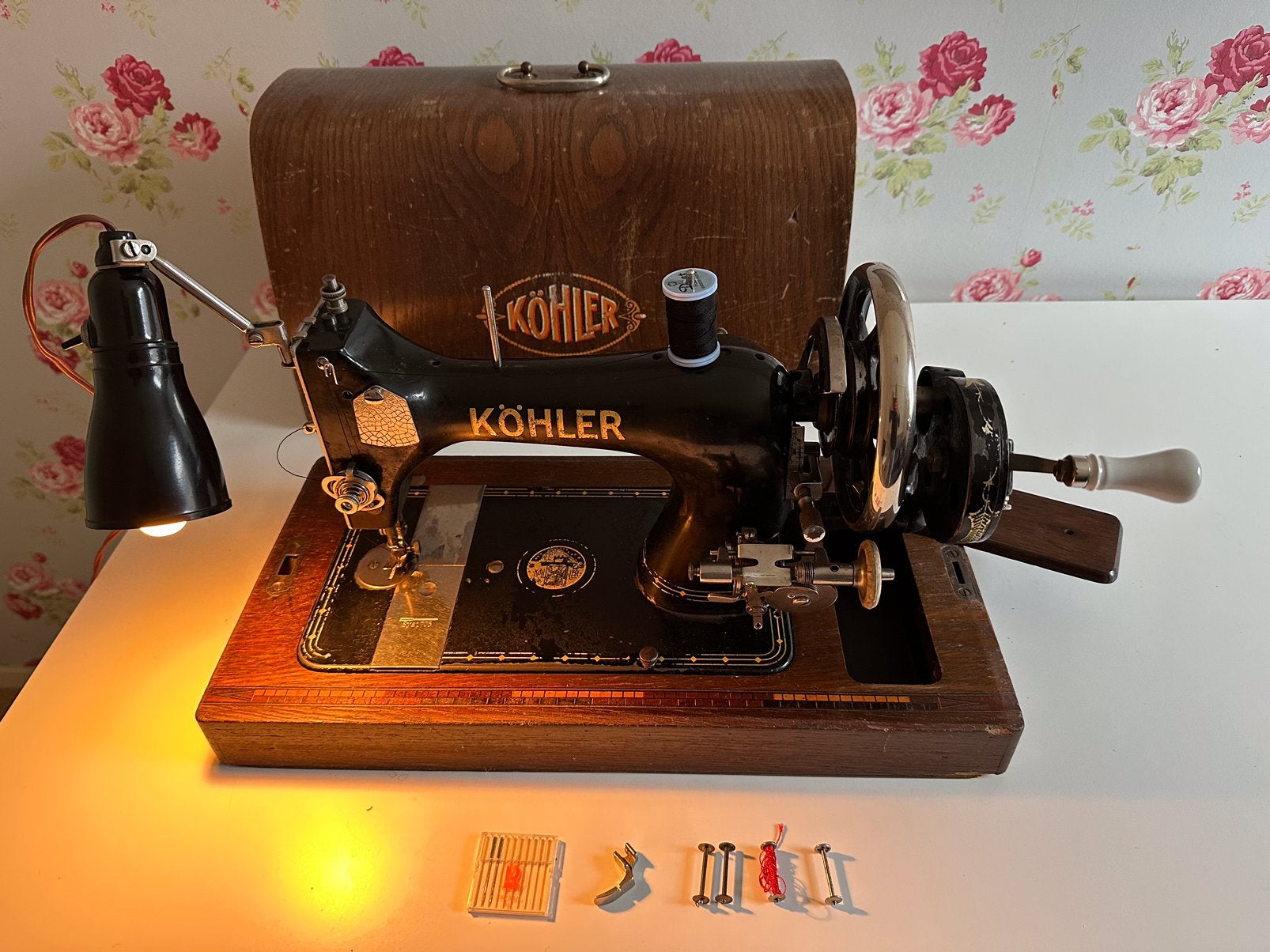 Nostalgische Köhler naaimachine, Ophalen
