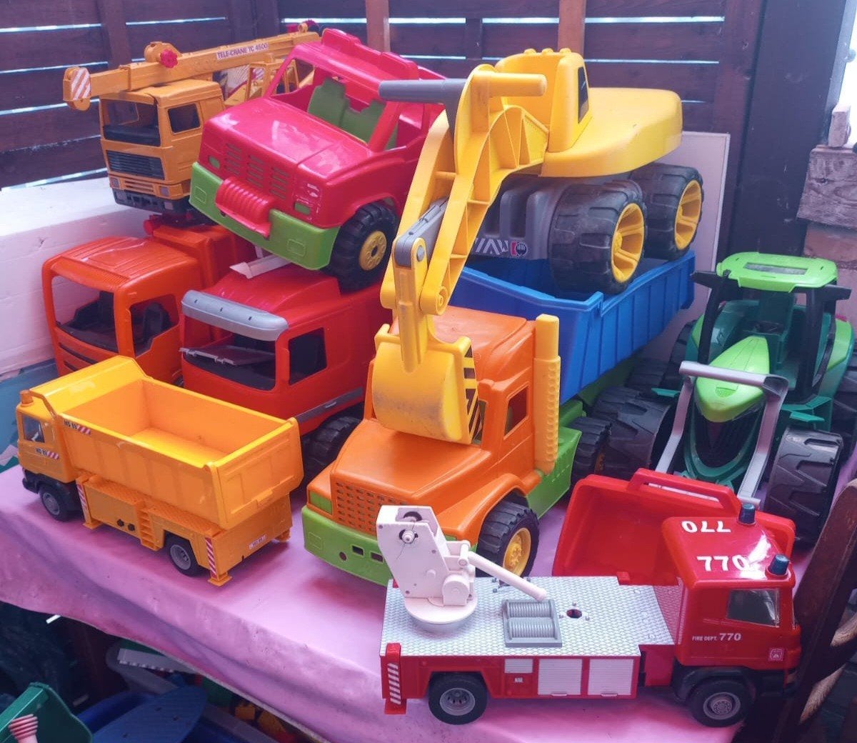 9 leuke groote speelautos, Ophalen