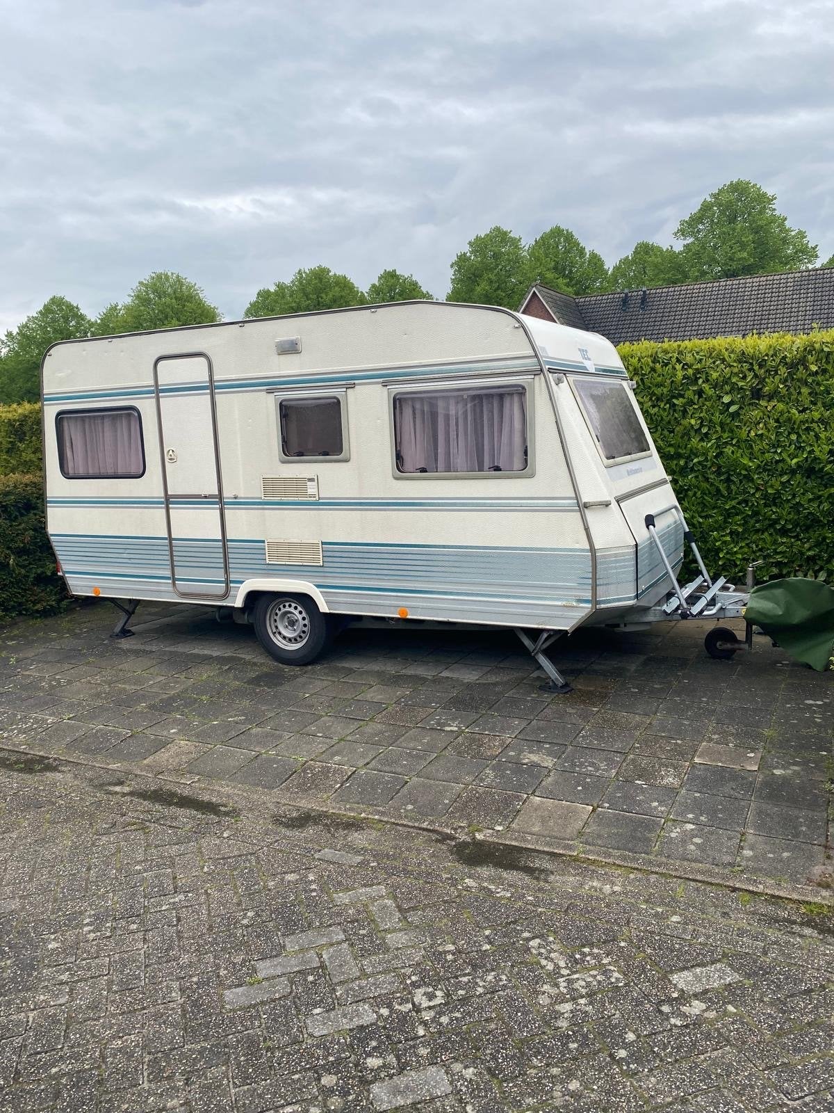 TEC Caravan met voortent en fietsenrek, Vast bed, T.E.C., Rondzit, 750 - 1000 kg