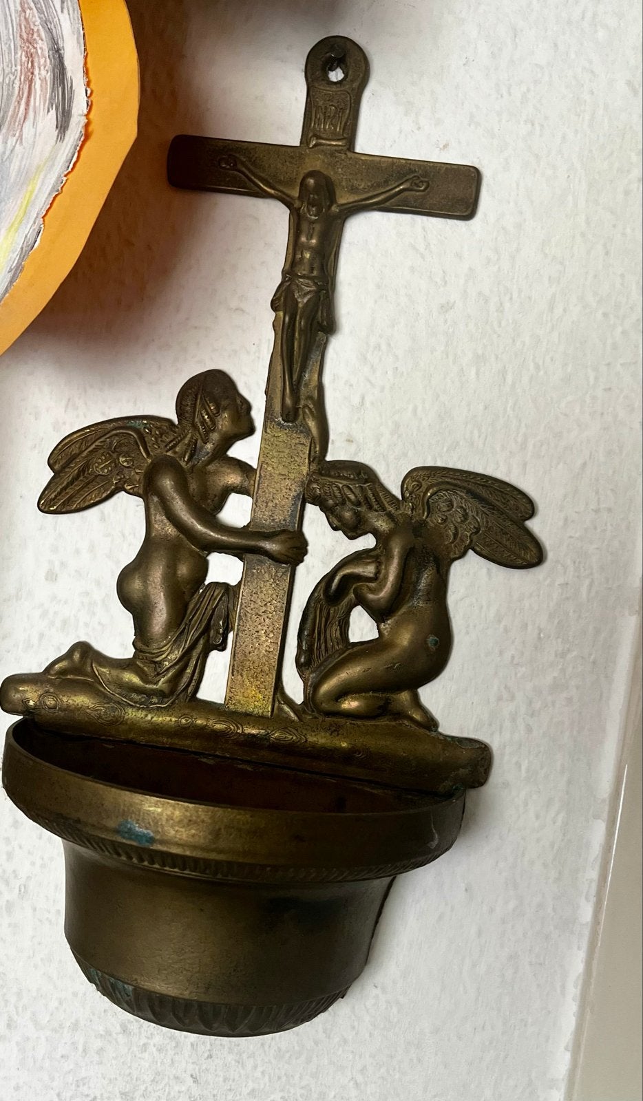 Antiek bronzen wijwaterbakje met engelen en kruisbeeld, Ophalen of Verzenden