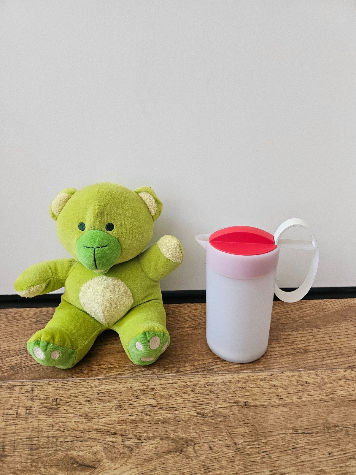 Tupperware nieuwe melkopschuimer wit rood €15, Wit, 500 ml, Beker of Kan, Met deksel