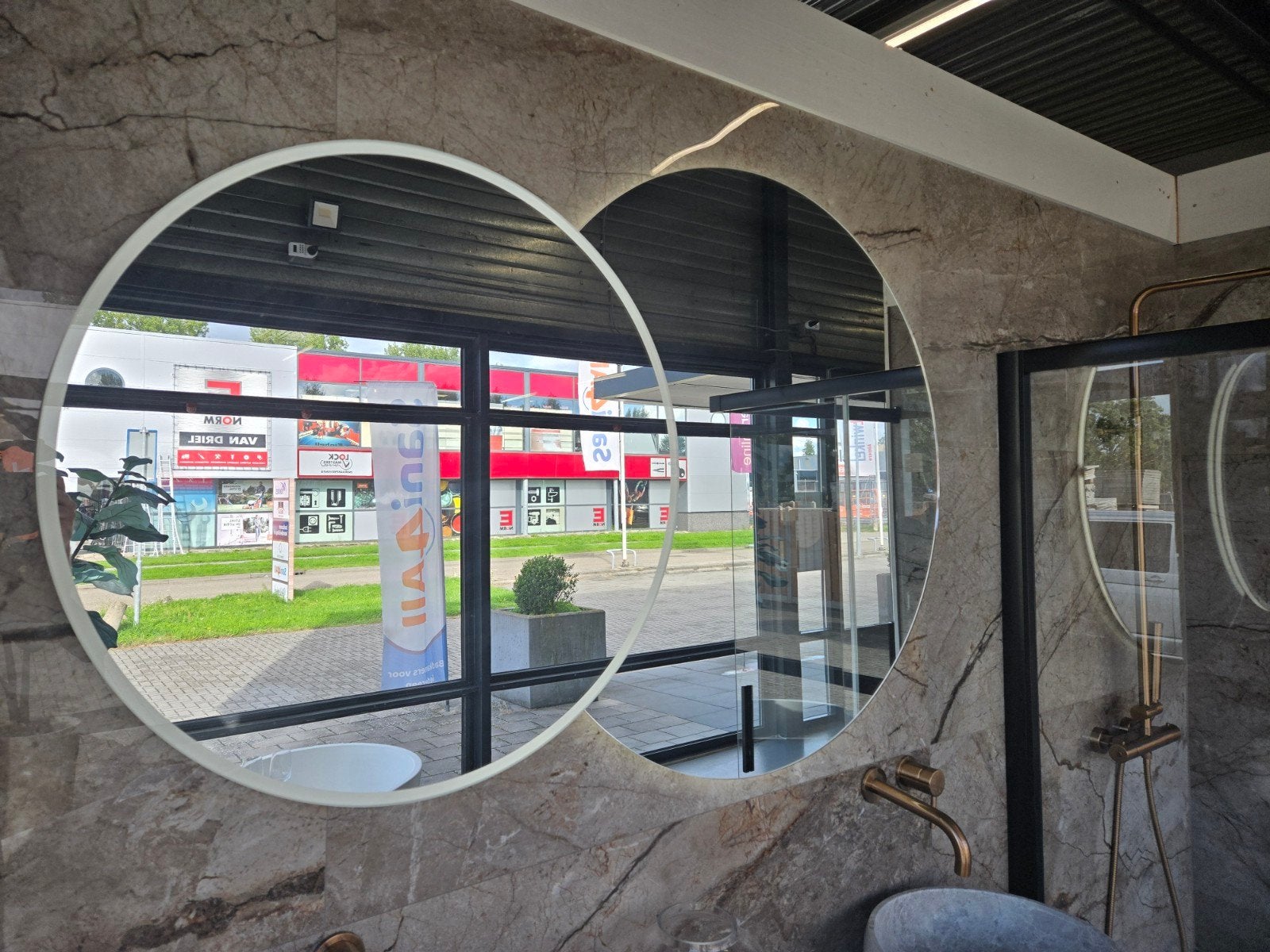 Dubbele ronde spiegel met LED-verlichting, Rond, 125 cm of meer, Ophalen of Verzenden, Zo goed als nieuw