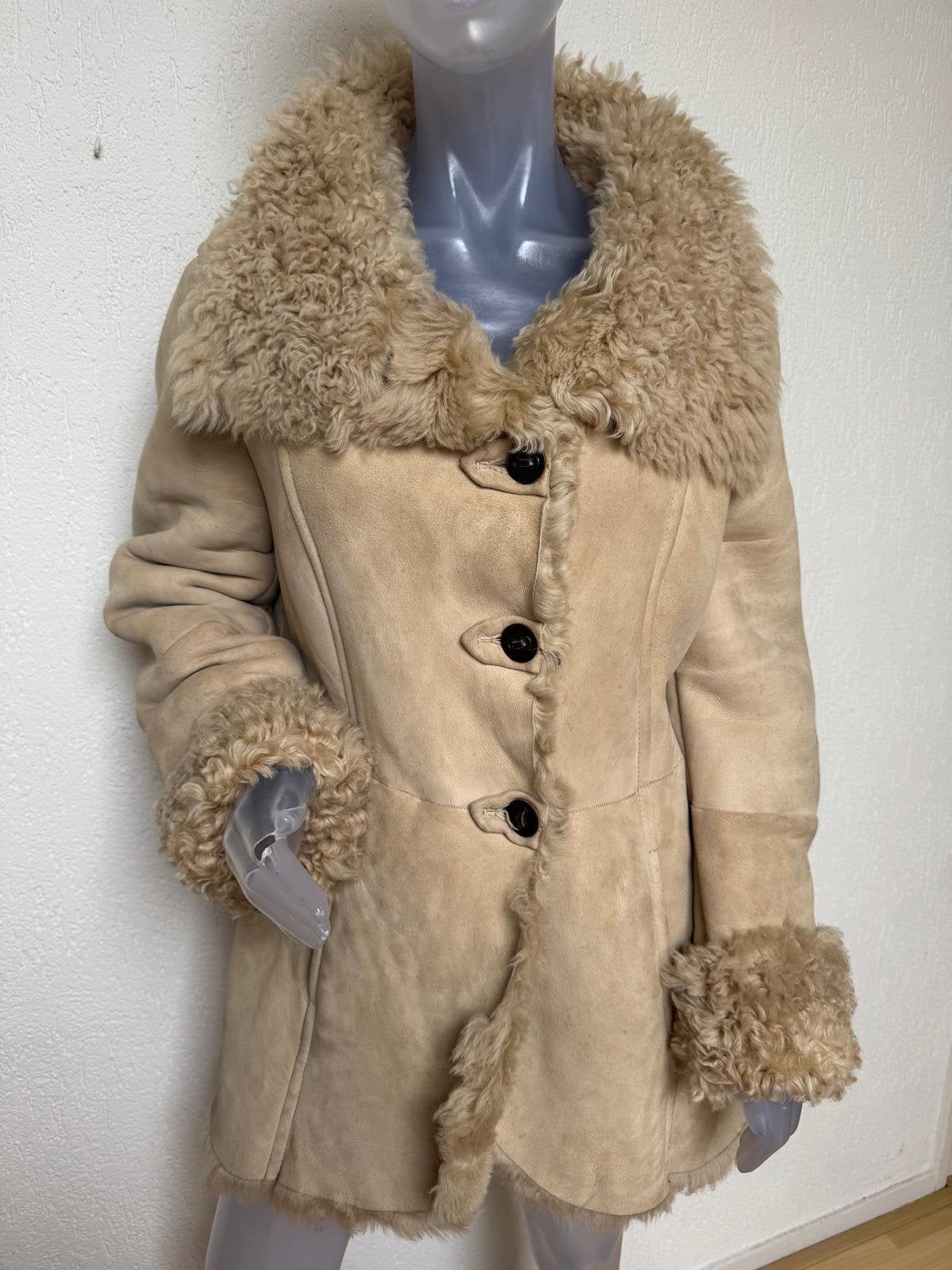 Max Mara beige echte lammy coat - EU 40/42, Ophalen of Verzenden, Gedragen, Beige