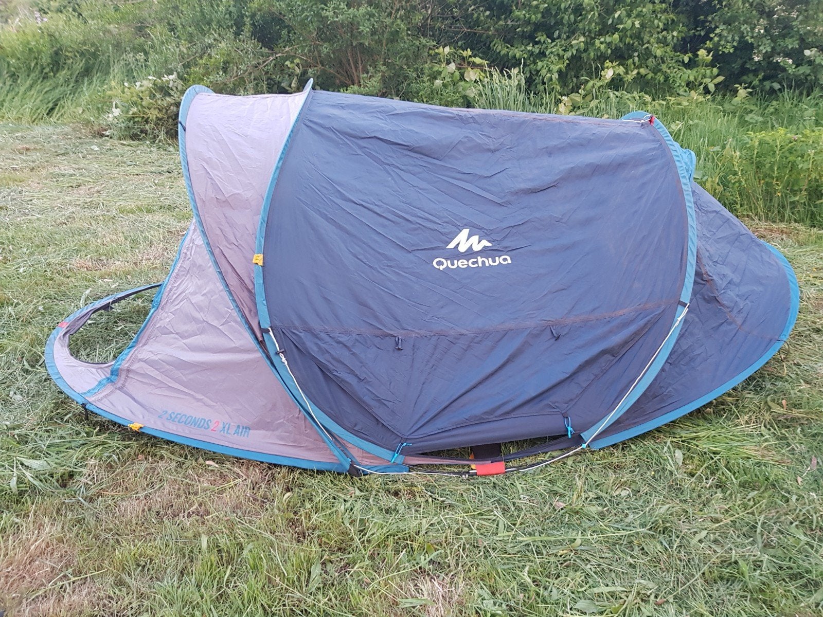 Quechua pop - up tent voor twee personen., Ophalen, Gebruikt, Tot en met 2