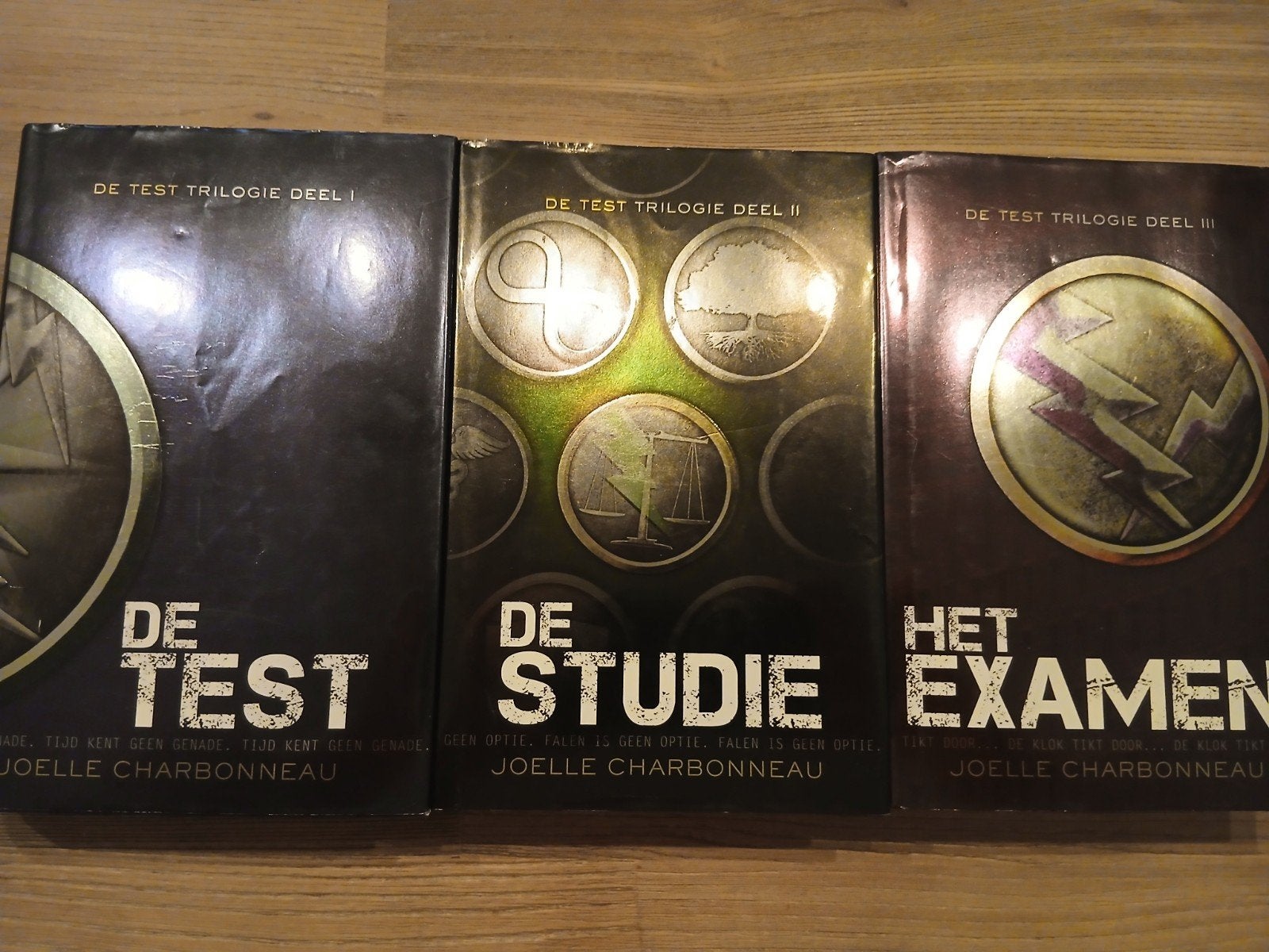 Trilogie Joelle Charbonneau, De test, de studie, het examen, Boeken, Ophalen of Verzenden, Nieuw, Joelle Charbonneau