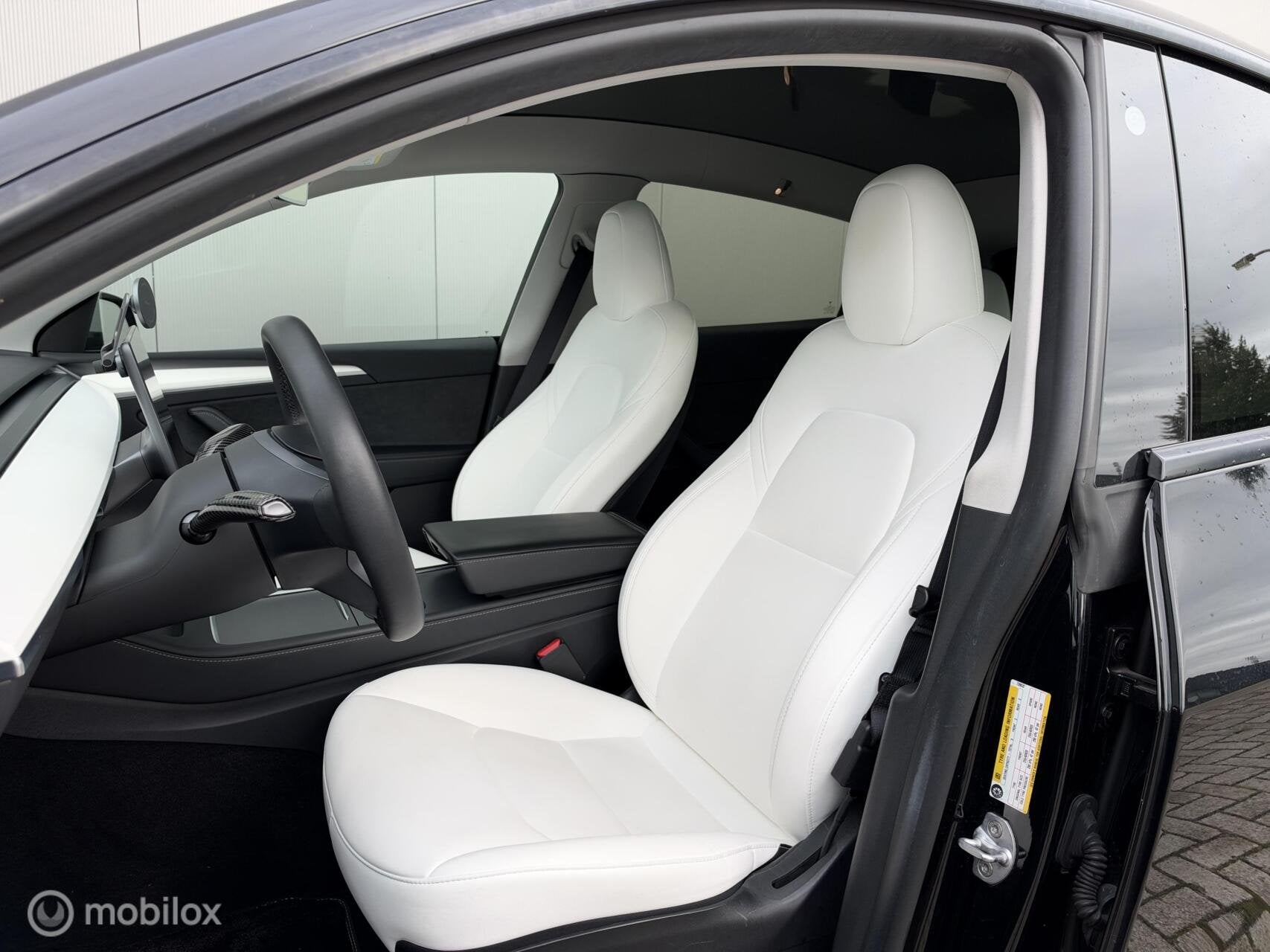 Foto 20 van Tesla Model Y Standard Range LFP | wit interieur | SOH 94%