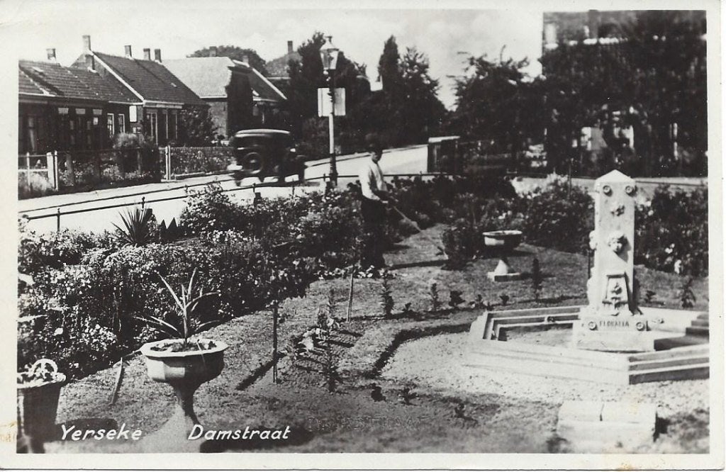 Yerseke (Zld.) Damstraat, Auto, gelopen 1952, Verzamelen, Ansichtkaarten | Nederland, Ophalen of Verzenden, 1940 tot 1960, Gelopen