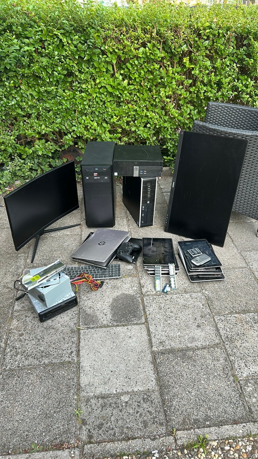 Partij computers, laptops, tablets en onderdelen - defect, Computers en Software, Ophalen, HDD, Niet werkend, Met videokaart