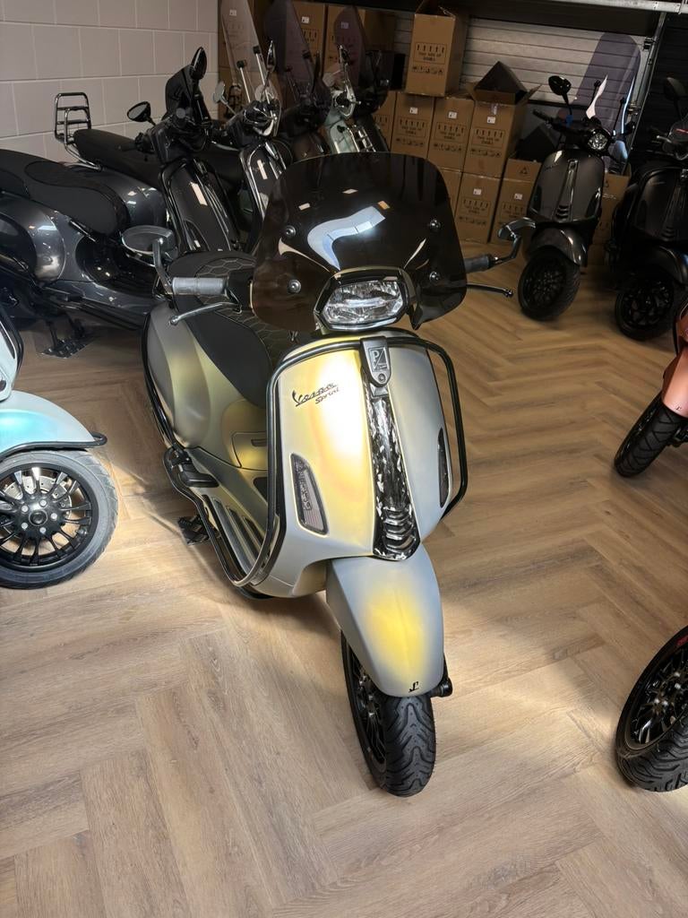 Vespa Sprint | Designo Gold, Ophalen, Overige modellen, Maximaal 45 km/u, Zo goed als nieuw
