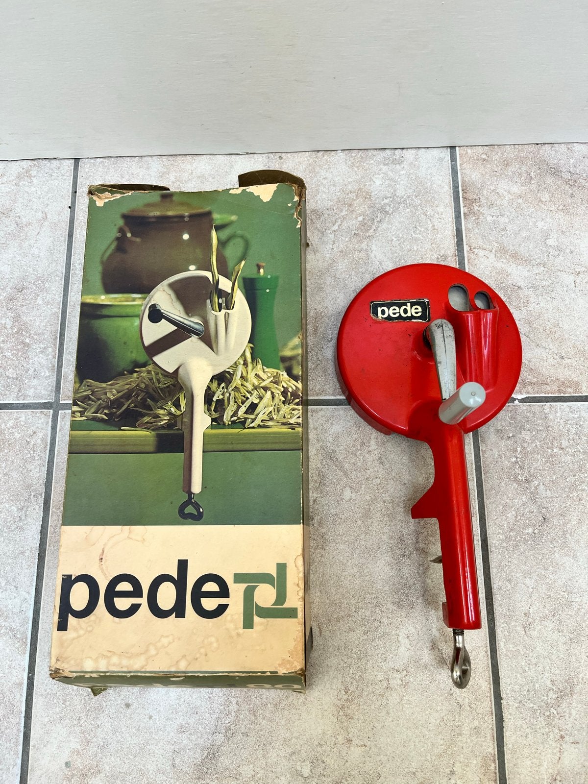 Vintage retro PeDe snijbonenmolen rood in originele doos, Ophalen of Verzenden