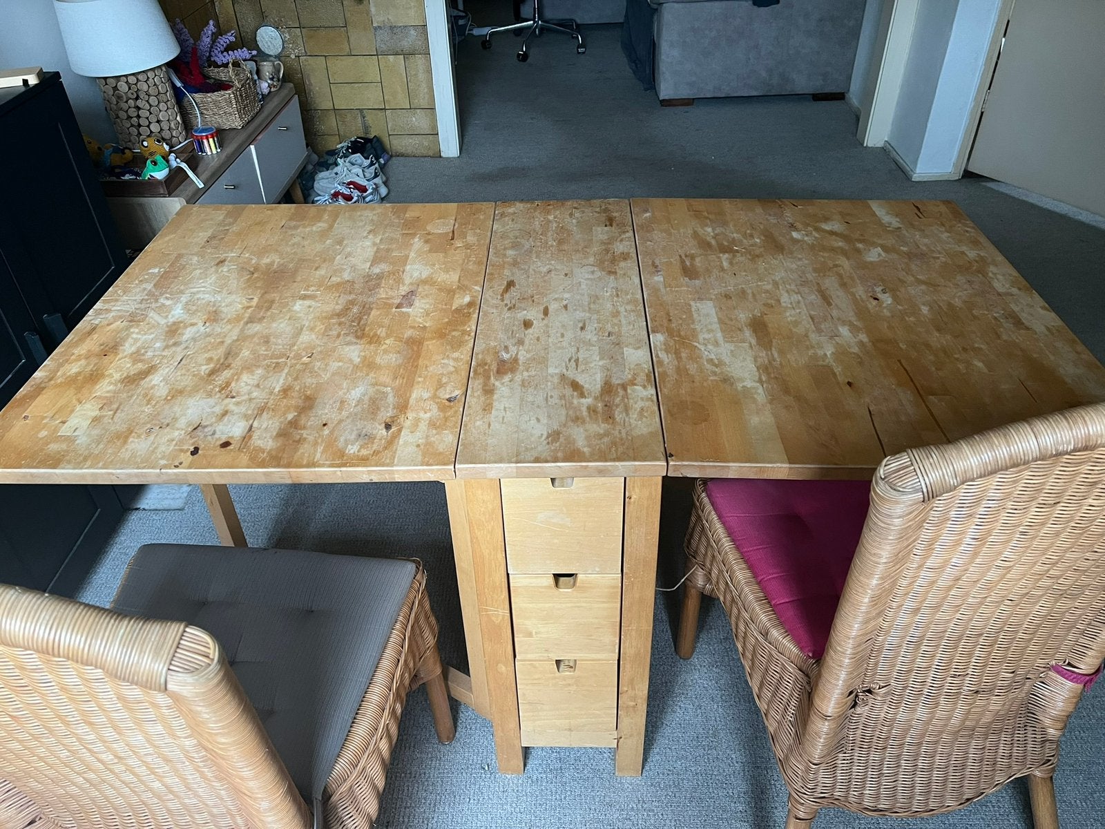 Handige opklapbare tafel met lades van de ikea, Huis en Inrichting, Minder dan 50 cm, Gebruikt, 100 tot 150 cm, Tot twee personen