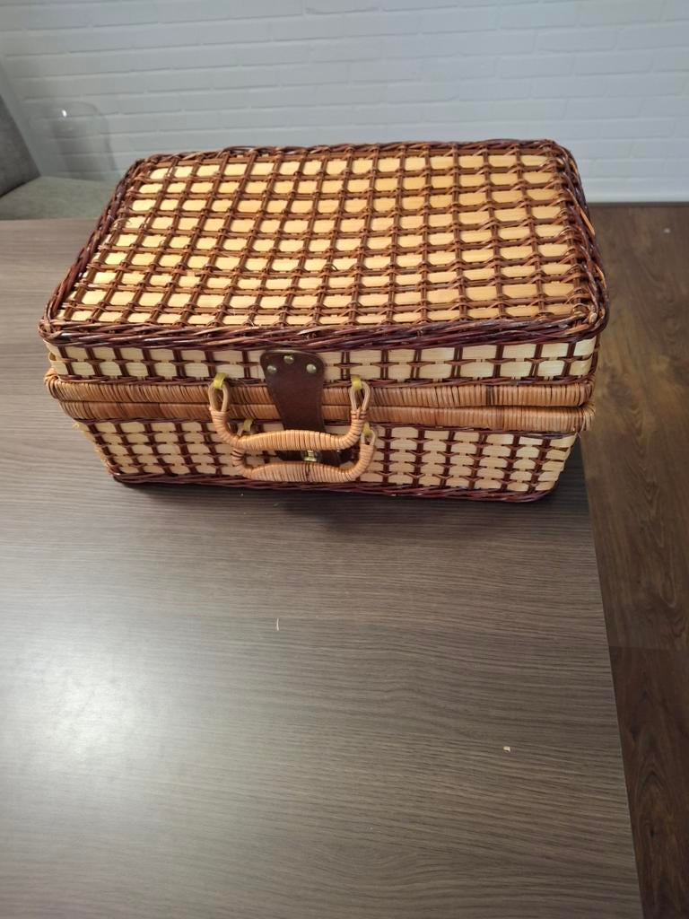 Complete picknickmand voor 4 personen, Ophalen of Verzenden, Zo goed als nieuw