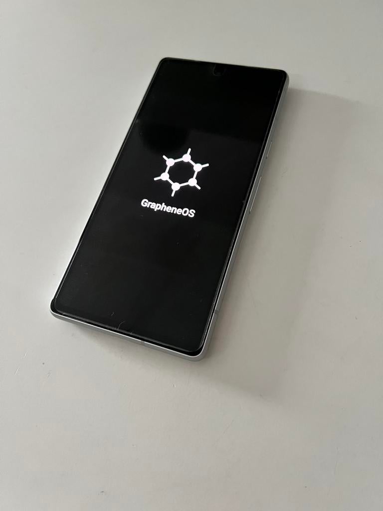 Google Pixel 7a 128gb - Graphene OS, 128 GB, Ophalen of Verzenden, Zo goed als nieuw, Zwart