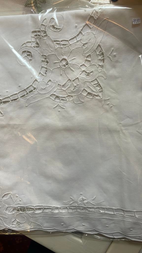 Wit broderie kleed / dekserver, Ophalen of Verzenden, Zo goed als nieuw, Rechthoek