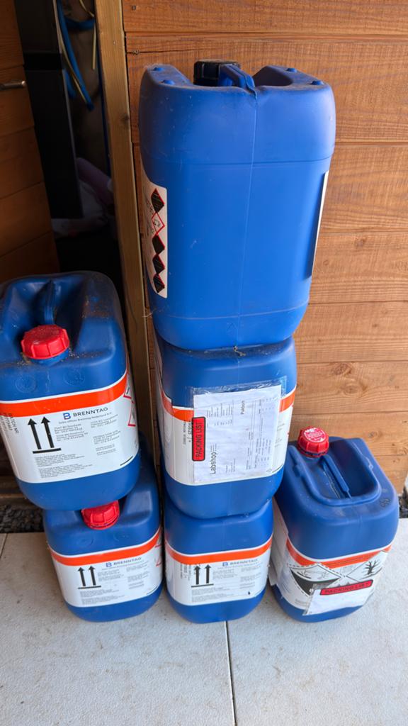 6 jerrycans, gratis, Ophalen of Verzenden, Gebruikt