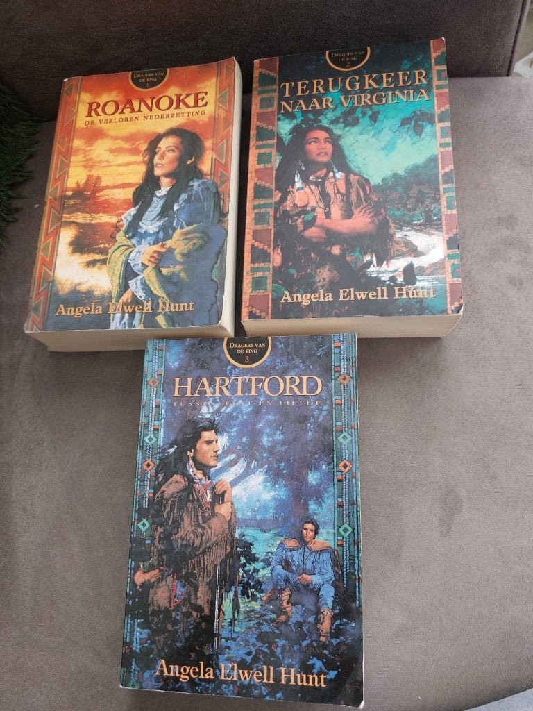 Dragers van de ring serie Angela Hunt, Boeken, Ophalen of Verzenden, Gelezen