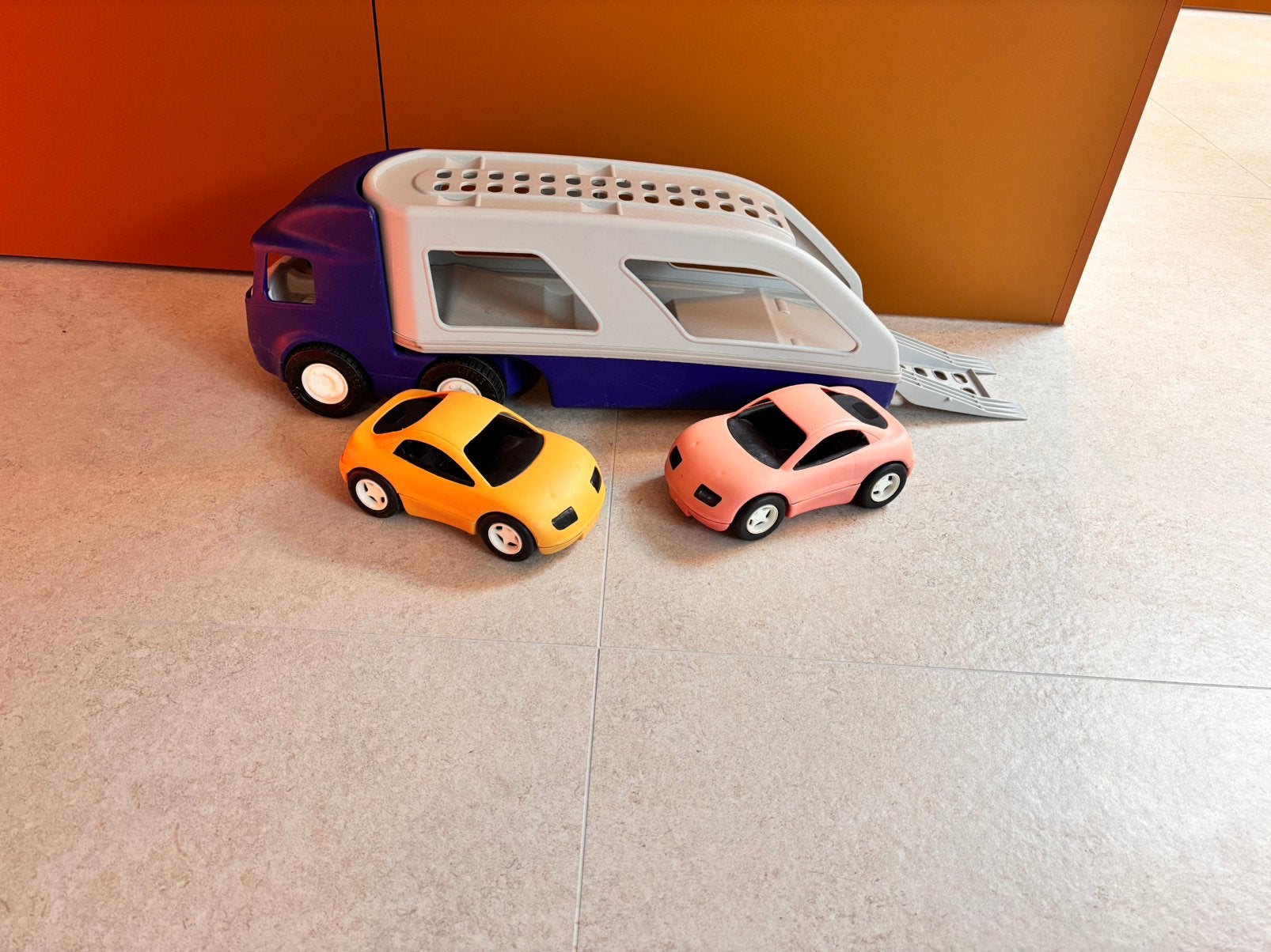 Little Tikes Oplegger met 2 auto's, Ophalen, Gebruikt