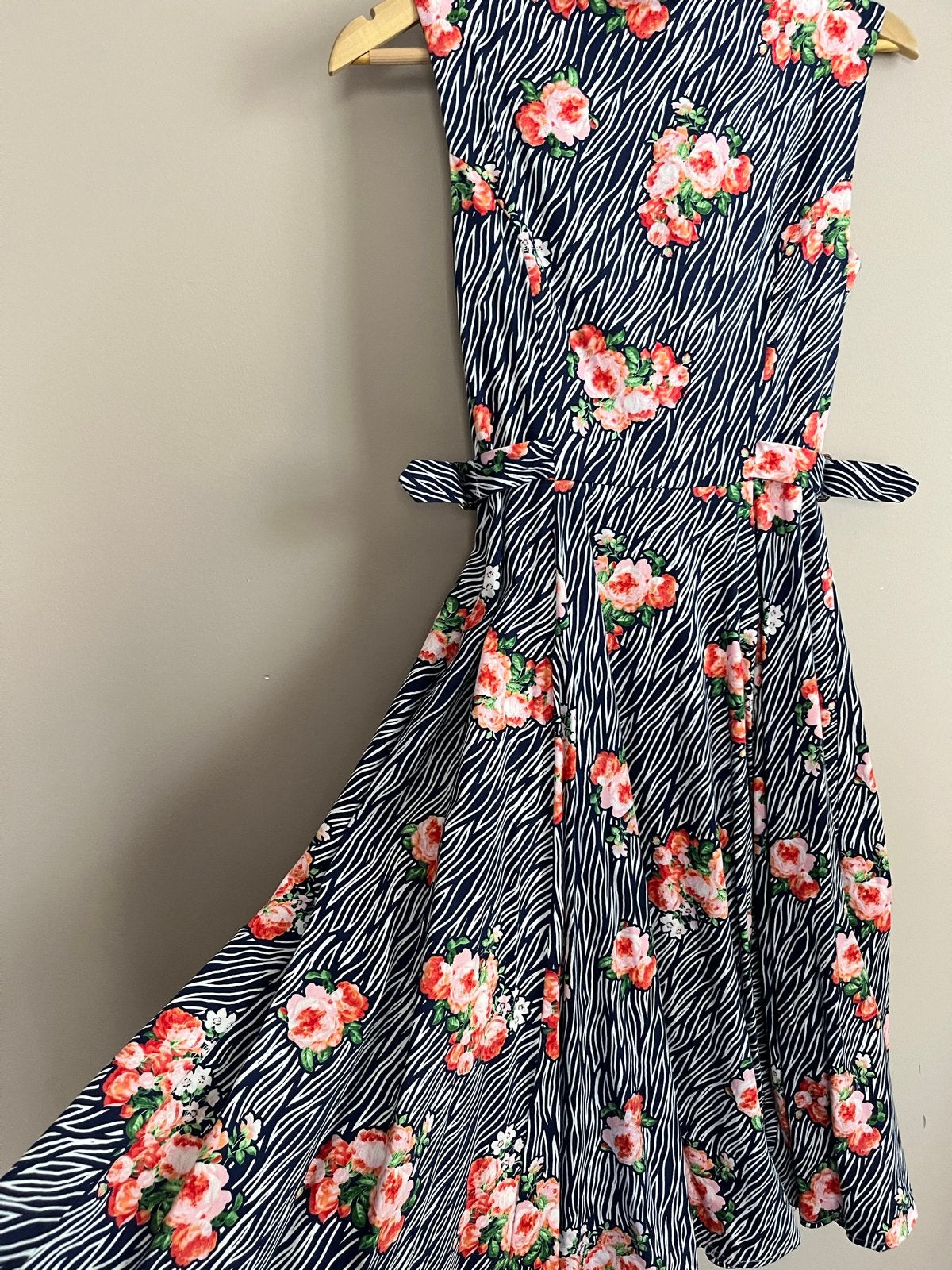 Hearts & Roses bloemenprint jurk - Maat M (EU 38), Kleding | Dames, Jurken, Blauw, Knielengte, Gedragen, Ophalen