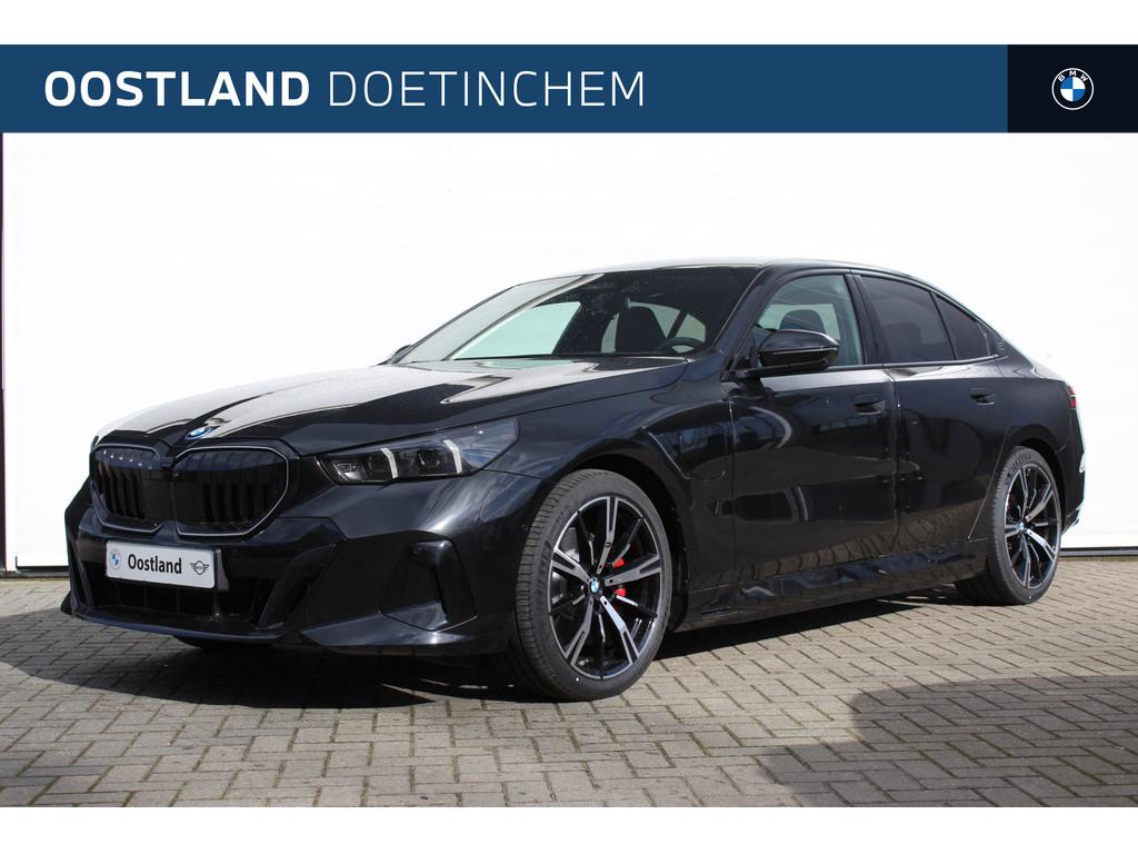 BMW 5 Serie 530e M Sport Automaat / Panoramadak / Trekhaak /, Automaat, 1998 cc, Achterwielaandrijving, Zwart