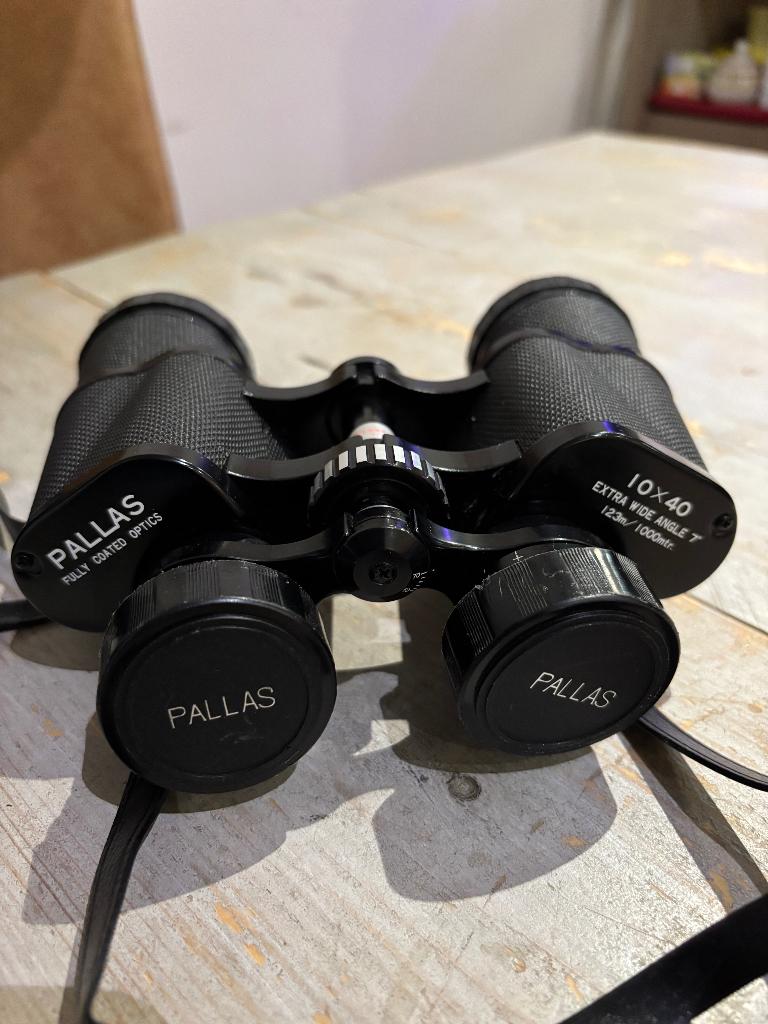 Verrekijker merk PALLAS  10 x 40  met opbergtas, Audio, Tv en Foto, Optische apparatuur | Verrekijkers, Zo goed als nieuw, 20x of meer
