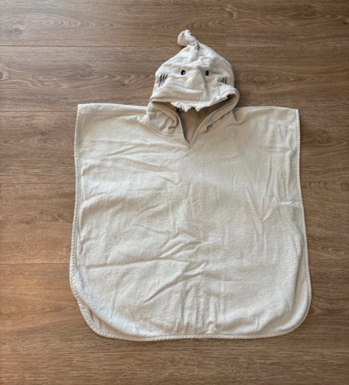 Leuke kinder handdoek poncho met haai design, Gebruikt, Jongetje of Meisje, Overige maten, Ophalen of Verzenden