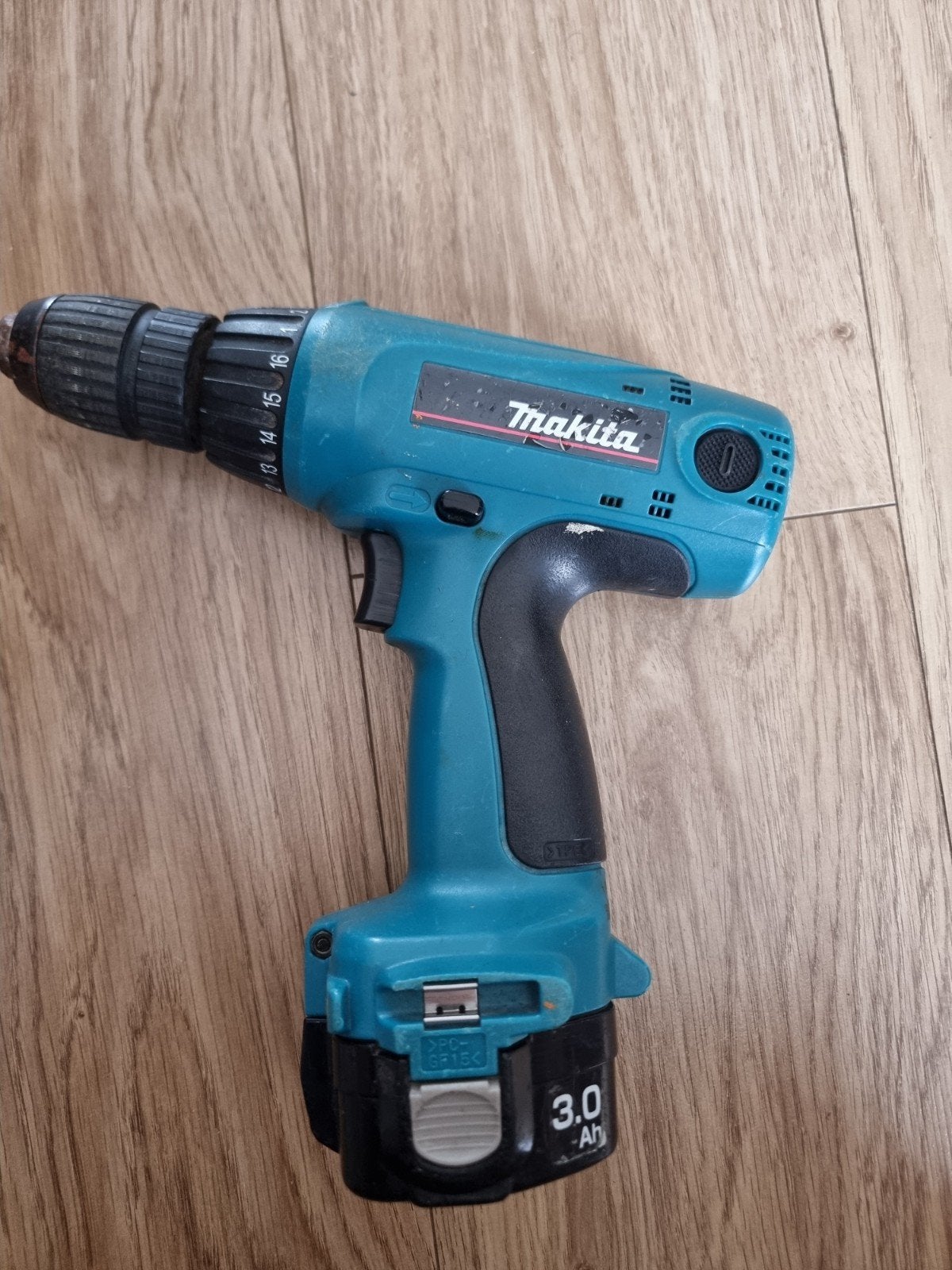 Makita Accuboormachine 3.0 Ah - Gebruikt, Ophalen, Gebruikt, Variabele snelheid, Boor- en Schroefmachine
