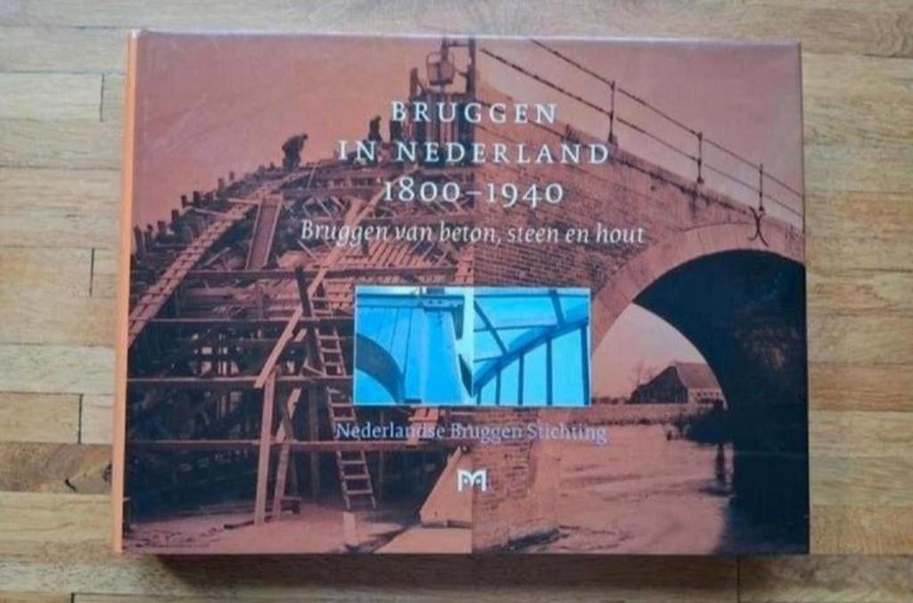 Bruggen In Nederland 1800-1940
Bruggen van beton steen hout, Ophalen of Verzenden, Zo goed als nieuw