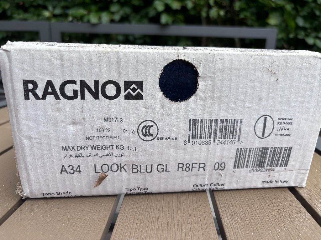 Foto 3 van 215 donkerblauwe ragno keramische visgraattegels ca 3m2