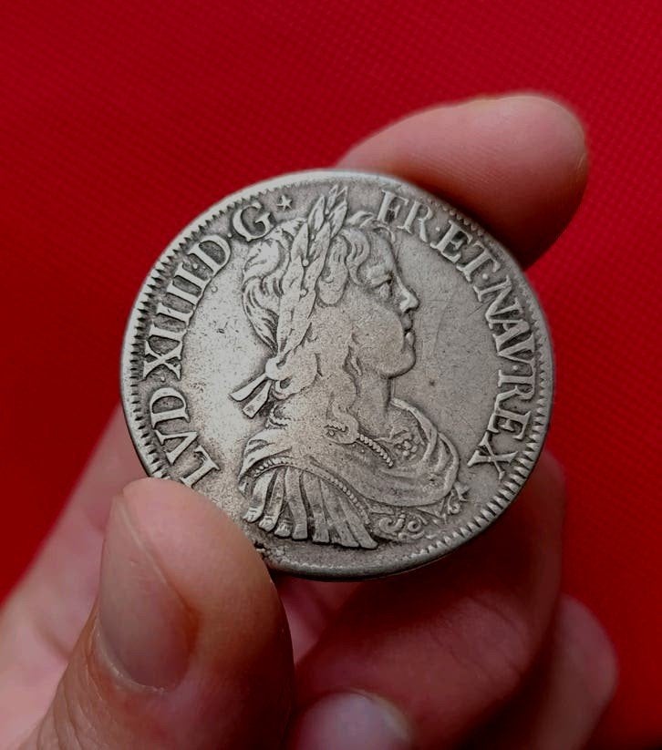 Lodewijk XIV Ecu á la meche 1652 Paris prachtige bodemvondst, Ophalen of Verzenden, Frankrijk, Losse munt, Zilver