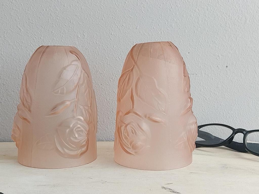 Set van 2 Art Deco lampenkappen mat glas bloemmotief roze, Ophalen of Verzenden