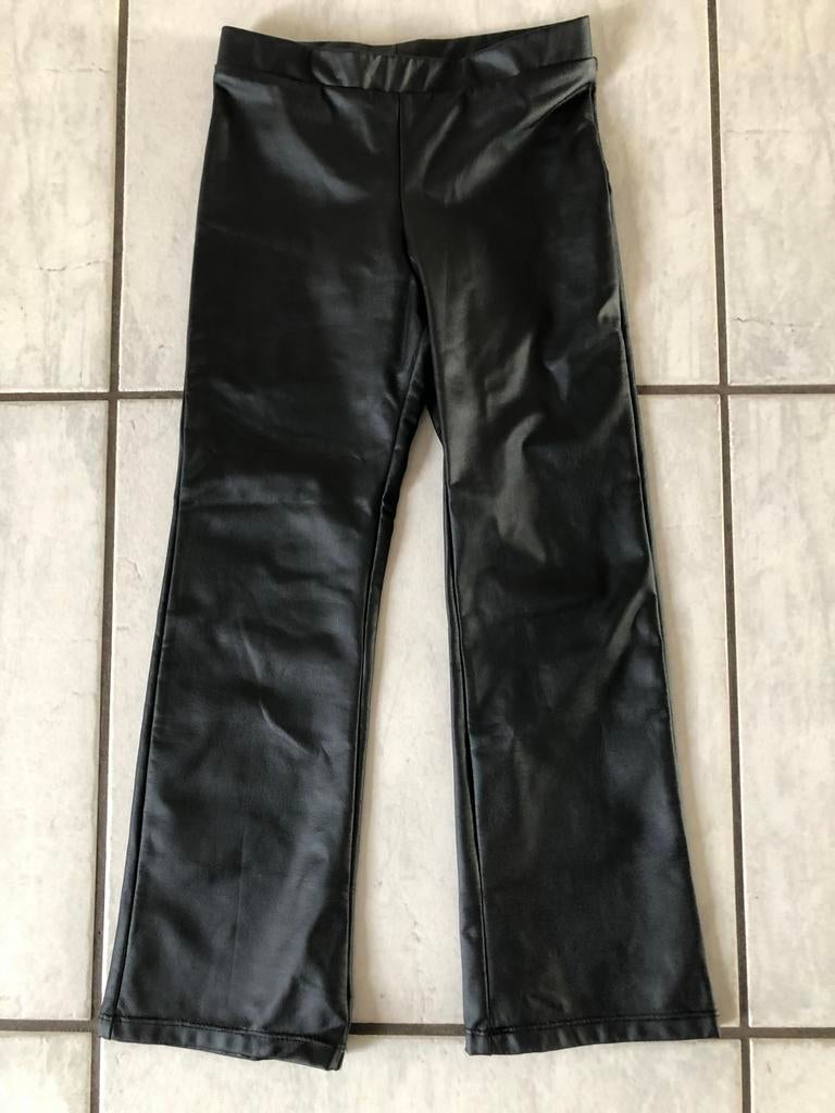 H&M leatherlook broekje, mt.110, Ophalen of Verzenden, Zo goed als nieuw, Meisje, Broek