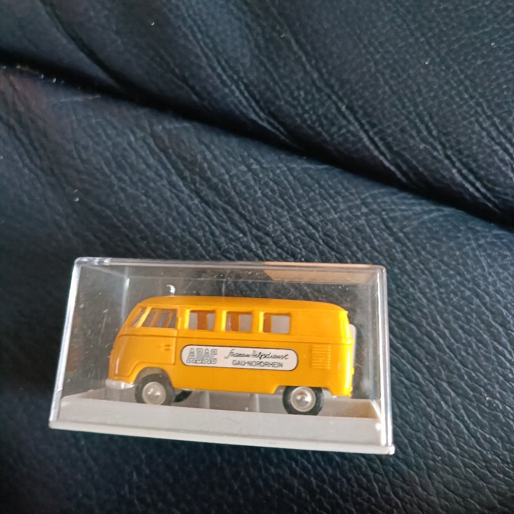 Brekina 31009 Volkswagen T1a Bus geel ADAC Strassen, Ophalen of Verzenden, Nieuw, Bus of Vrachtwagen, Brekina
