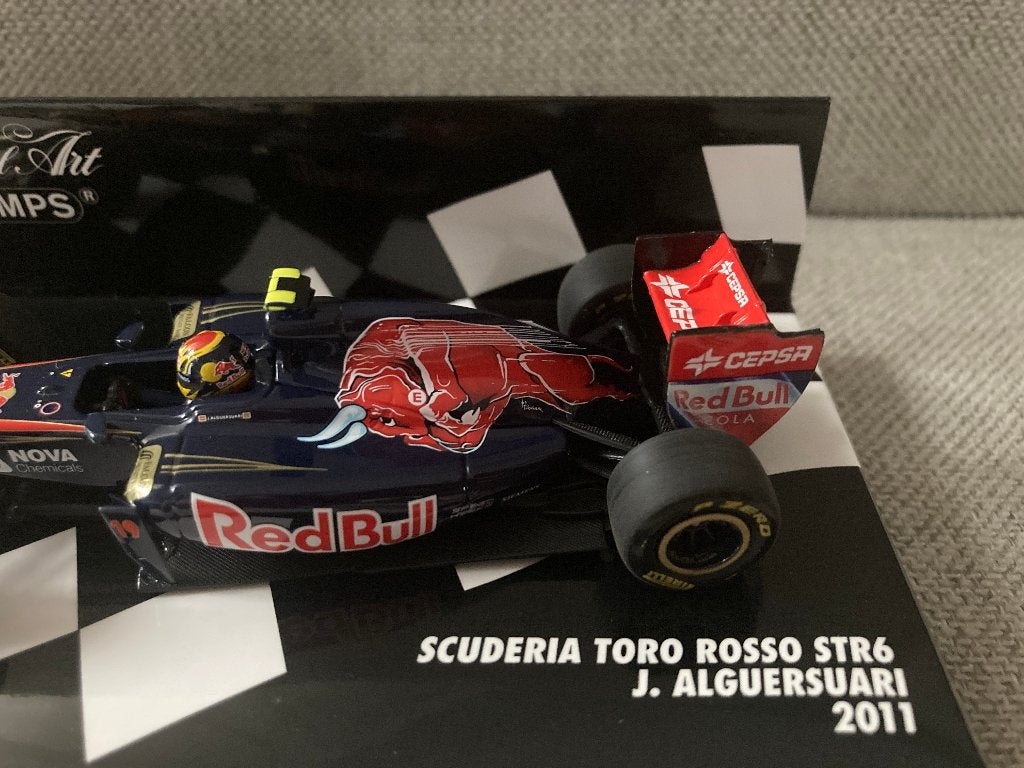 ✅ Jaime Alguersuari 1:43 2011 Scuderia Toro Rosso STR6 F1, Ophalen of Verzenden, Nieuw, Formule 1