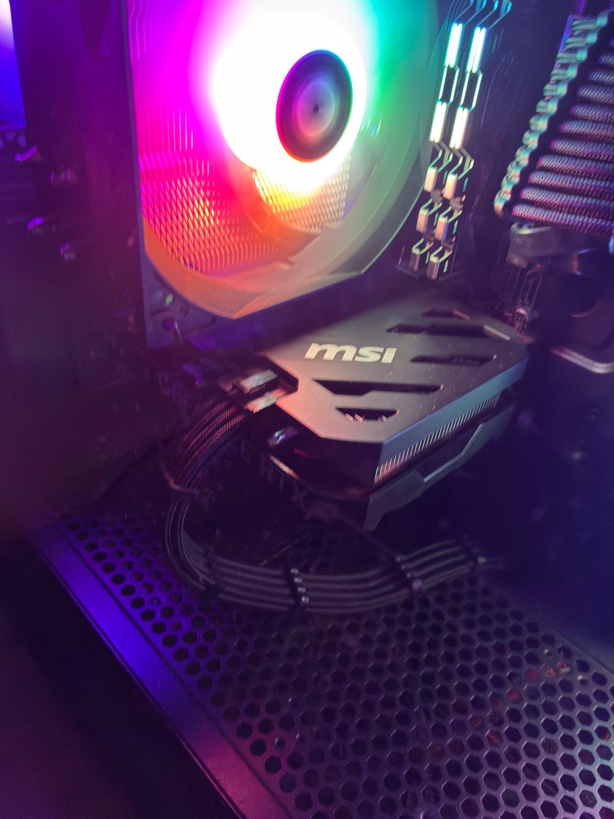 Foto 2 van Gaming PC RTX 4050 | i5-9400F | 16GB RAM | 512GB SSD