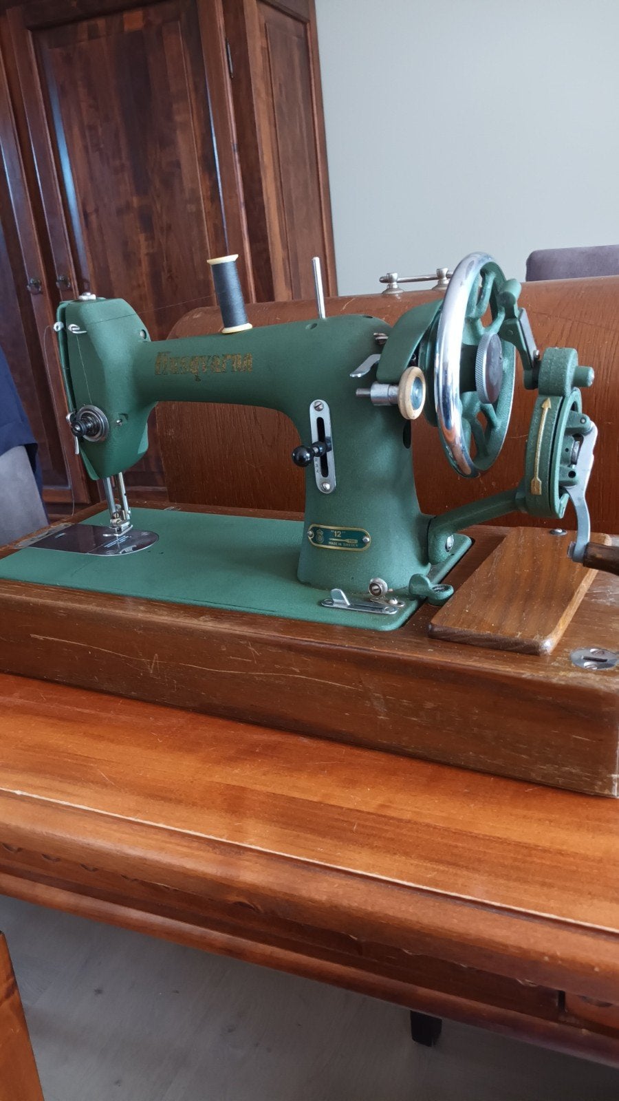 Husqvarna Naaimachine met houten kap - Vintage, Hobby en Vrije tijd, Ophalen, Gebruikt, Naaimachine, Husqvarna
