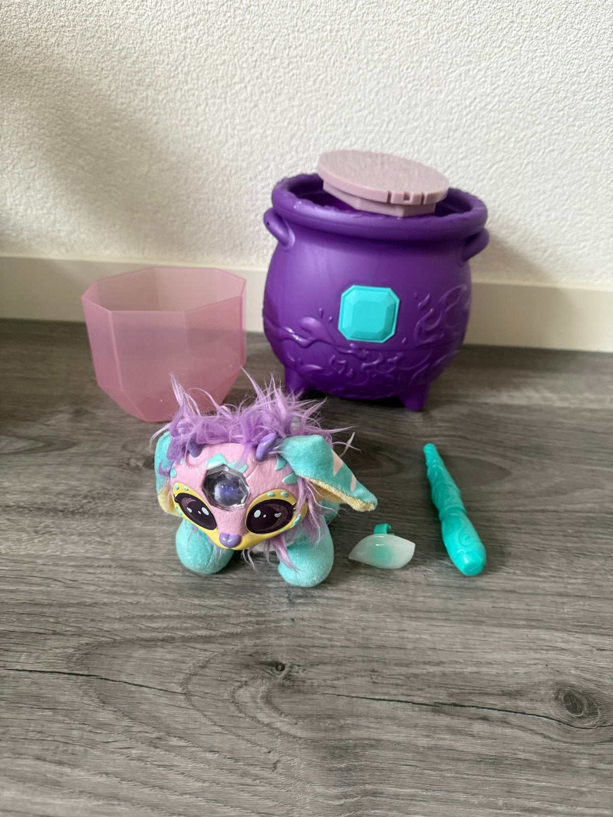 Magic Mixies Magische Ketel met Pluche Dier, Ophalen of Verzenden, Zo goed als nieuw, Jongen of Meisje