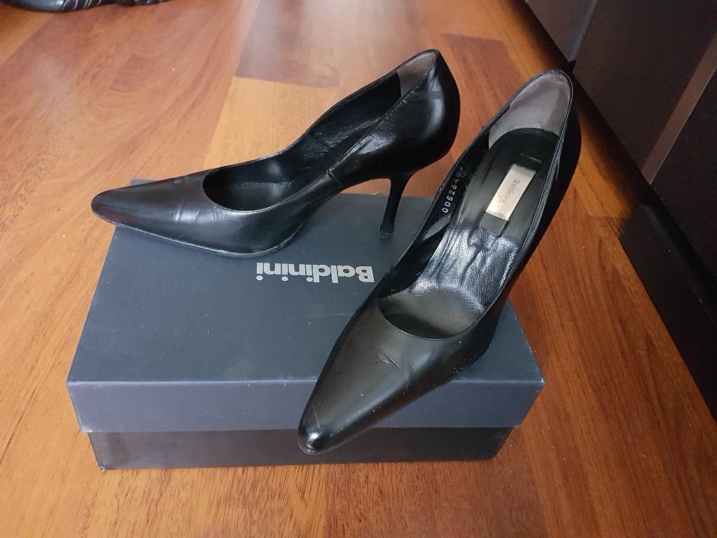 Mooie zwarte pumps van Baldinini - maat 38, Kleding | Dames, Schoenen, Pumps, Zwart, Ophalen of Verzenden, Zo goed als nieuw