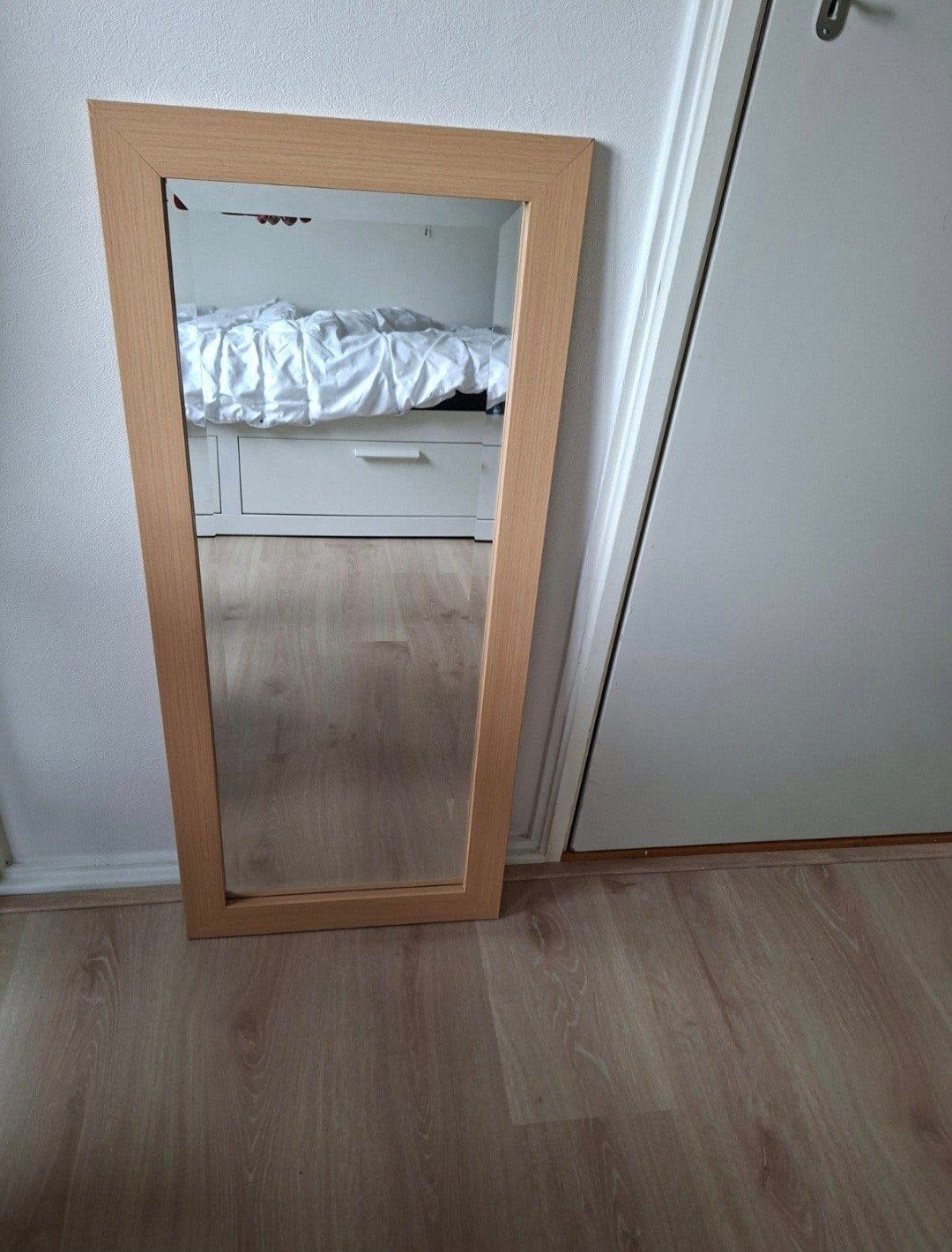 Grote spiegel met houten frame, Ophalen, Minder dan 50 cm, Zo goed als nieuw, Minder dan 100 cm