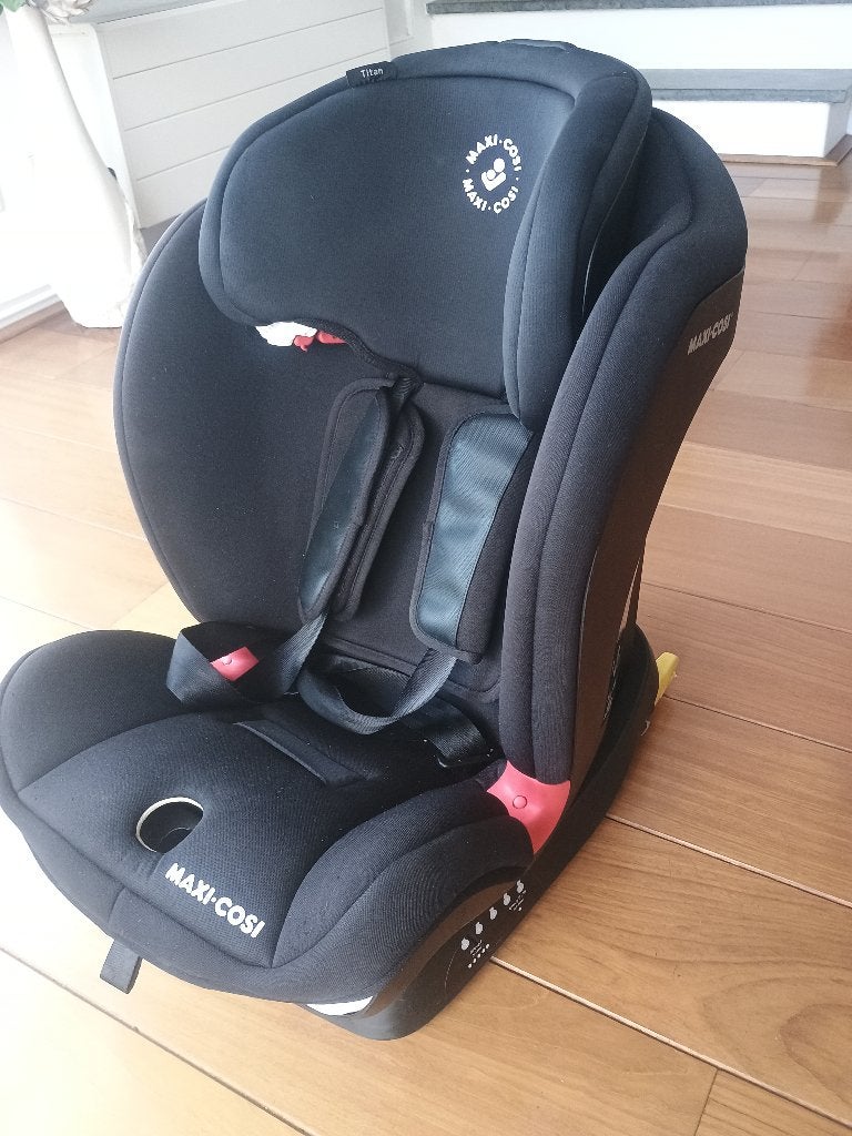 Autostoeltje  Maxi Cosi Titan, Ophalen, Autogordel of Isofix, Verstelbare rugleuning, Zo goed als nieuw
