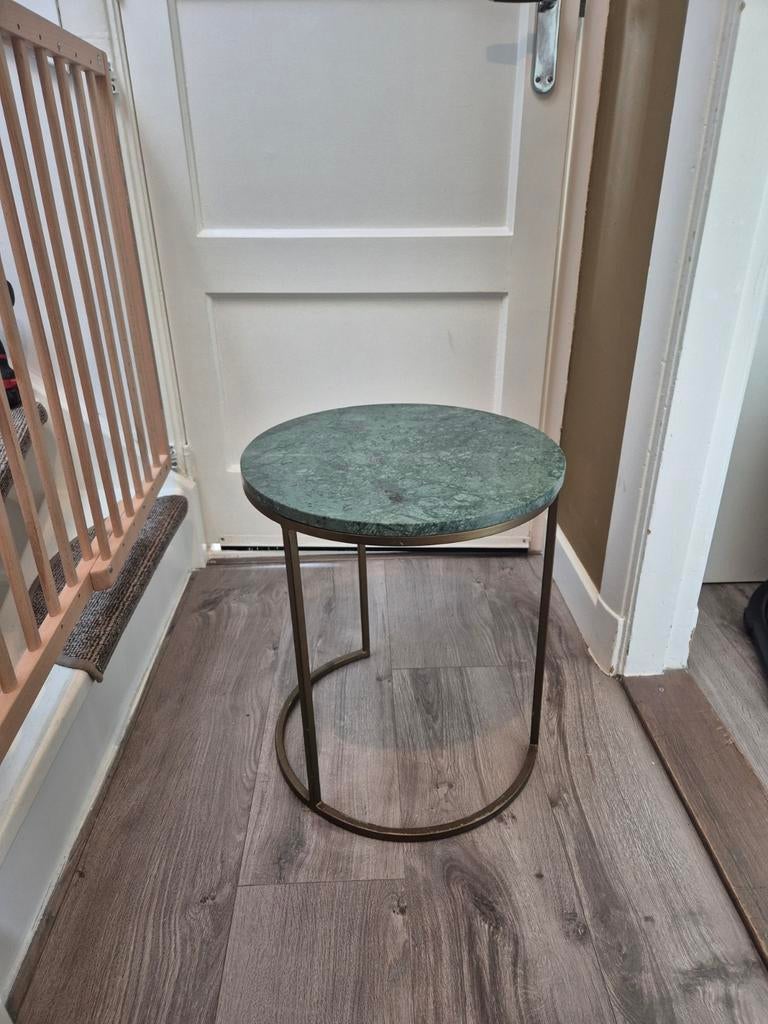 Bijzettafel groen marmer met goud onderstel, Minder dan 55 cm, Rond, Zo goed als nieuw, Ophalen
