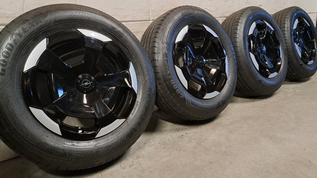 Zomerbanden Opel Frontera Grande Panda C3 Aircross 215/65/16, 16 inch, Banden en Velgen, Ophalen of Verzenden, Personenwagen