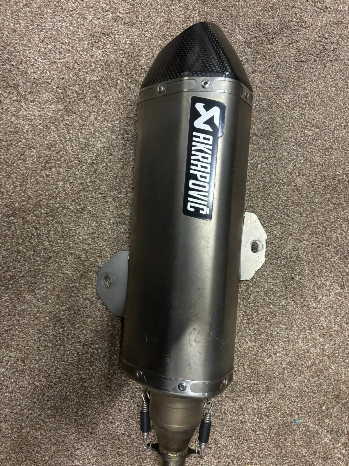 Akrapovic uitlaat met lichte deuk (niet zichtbaar gemonteerd, Ophalen, Gebruikt