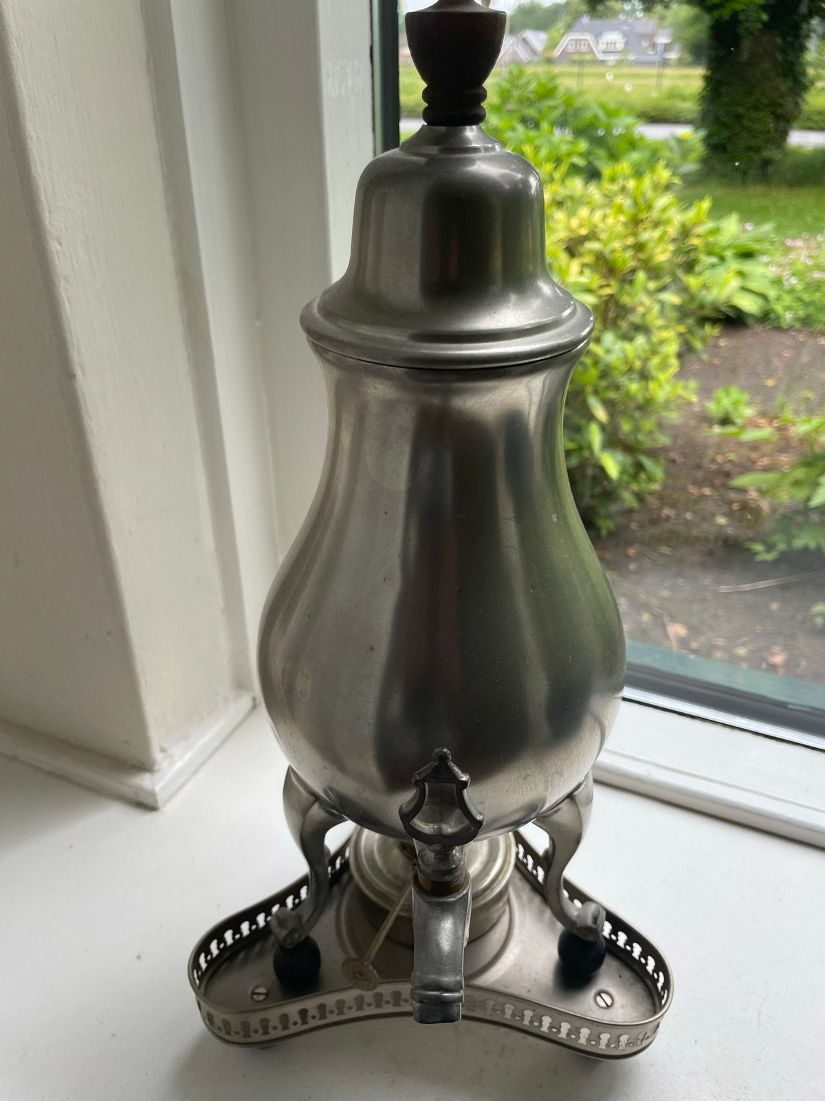 Antieke tinnen theeketel met spiritusbrander, Ophalen