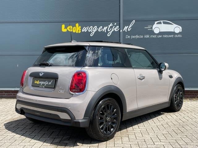 Mini Mini 1.5 One *schuifdak *carplay *rooftopgrey *navi, Auto's, Mini, Voorwielaandrijving, Gebruikt, Zwart, 4 stoelen