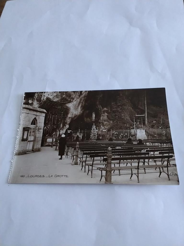 LOURDES.  LA GROTTE, Ophalen of Verzenden, Voor 1920, Sterren en Beroemdheden