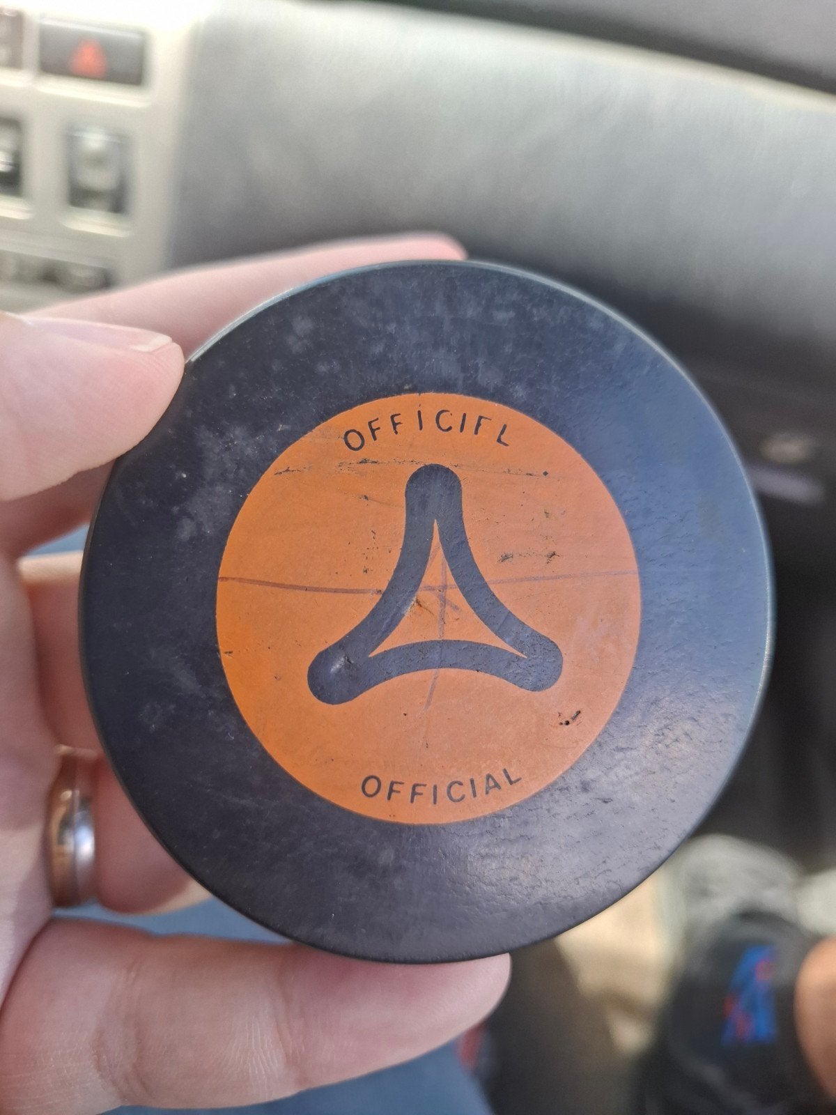 Vintage IJshockey Puck - Officieel, Ophalen of Verzenden, Gebruikt