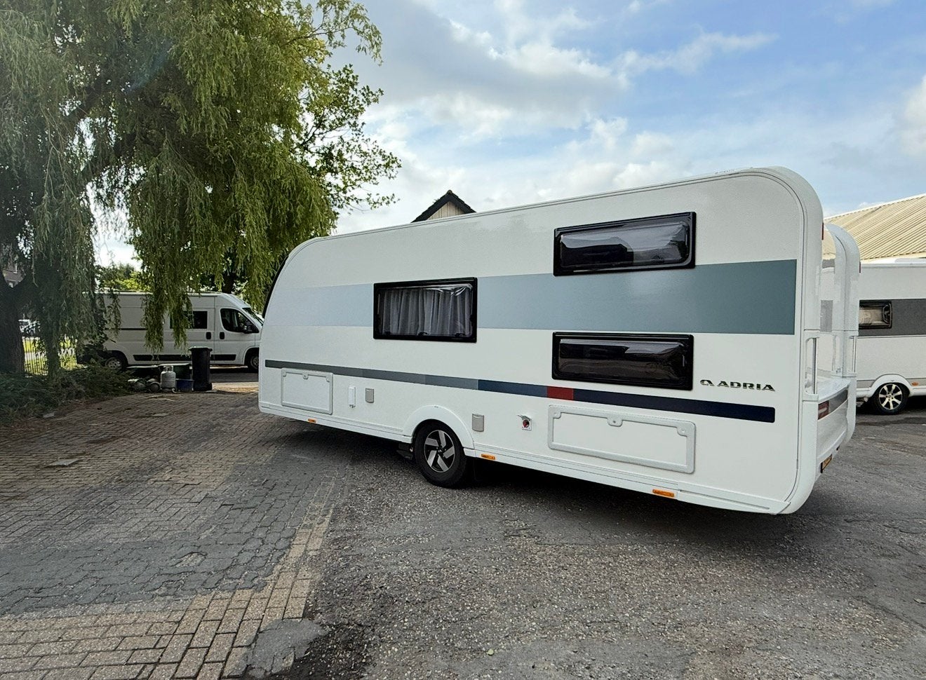 Foto 3 van Adria Adora 573 PT 2022 | airco | mover | stapelbed